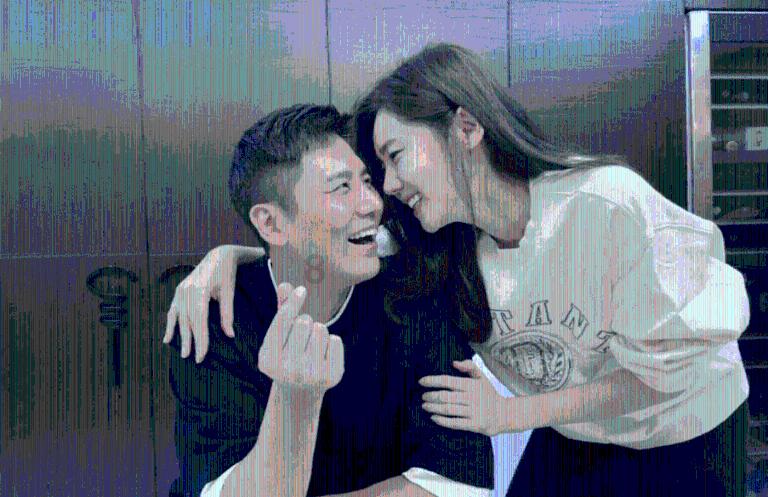 甜美奥莉吃甜点